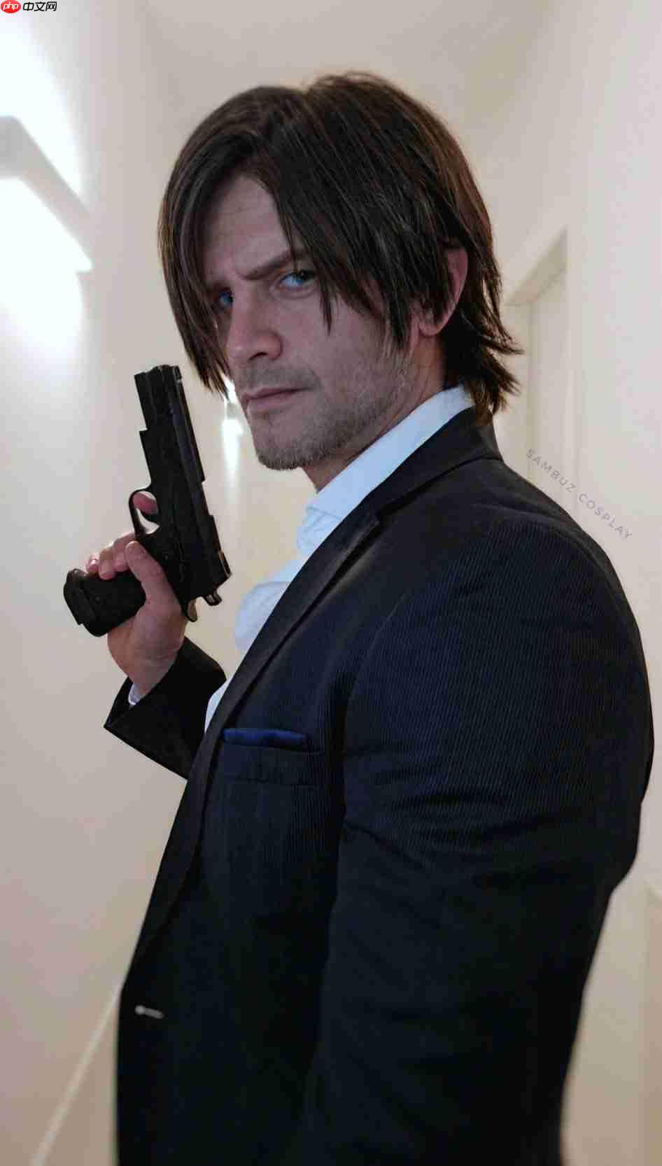 皮衣配圣诞帽！意大利Coser演绎《鬼泣5》圣诞但丁