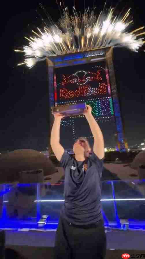 史上最大《俄罗斯方块》!近三千架无人机实时同步操作