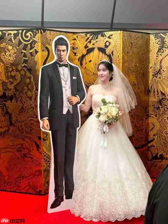 桐生一马“结婚了”？《如龙》女粉晒模拟婚礼照
