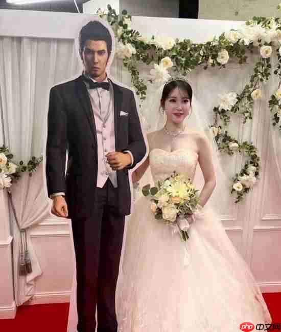 桐生一马“结婚了”？《如龙》女粉晒模拟婚礼照