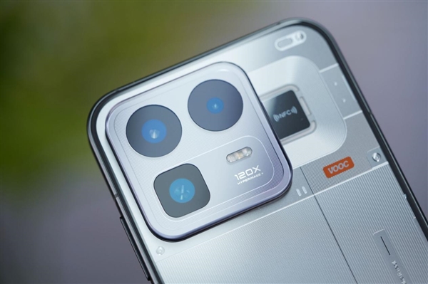 透明RGB光环 辨识度拉满！真我Neo8图赏