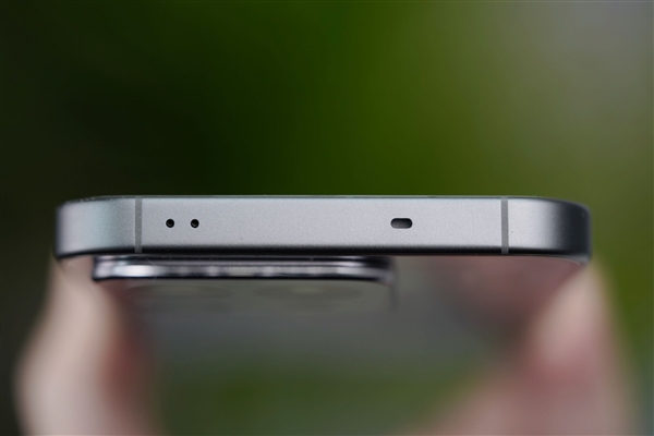 透明RGB光环 辨识度拉满！真我Neo8图赏