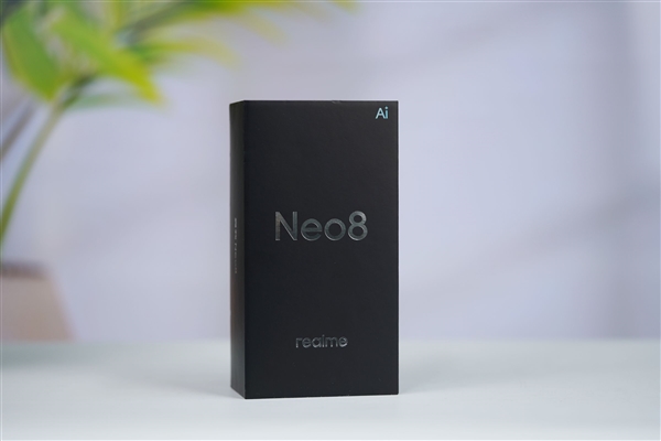 透明RGB光环 辨识度拉满！真我Neo8图赏