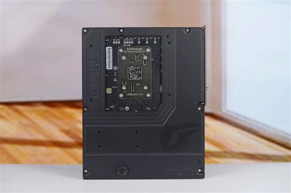 刷新超频记录！七彩虹iGame X870E Vulcan OC V14图赏