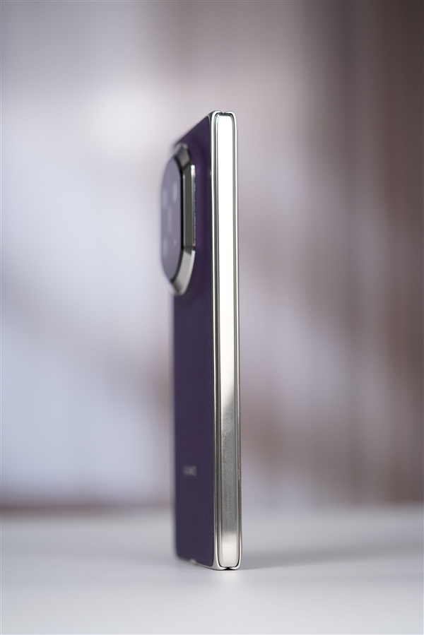 双折叠巅峰之作！华为Mate X7典藏版图赏