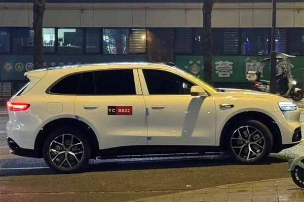 鸿蒙智行2026年大杀器！黑武士版问界M6实车曝光