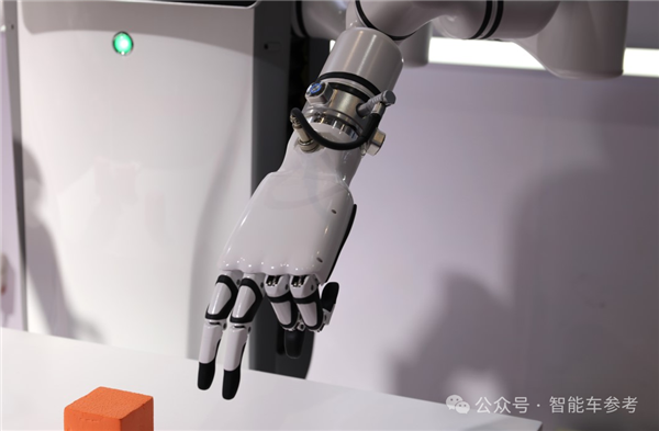 新款理想L9最高卖56万 李想：这是具身智能机器人