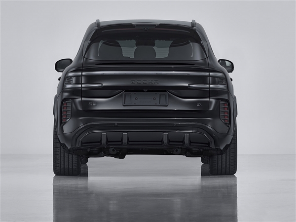 宝马X5同款315大宽胎 极氪8X性能版亮相：三电机+电动尾翼